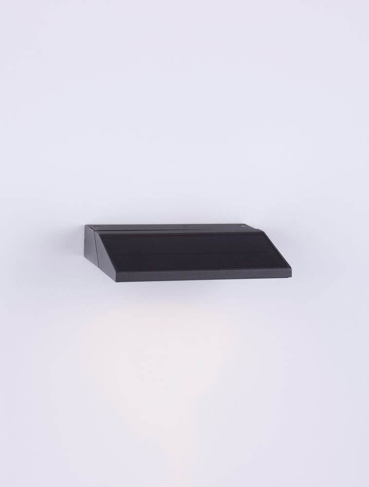 Prim LED Außenwandleuchte 3000K Anthrazit IP65 mit modernem Design und robuster Bauweise in Anthrazit.