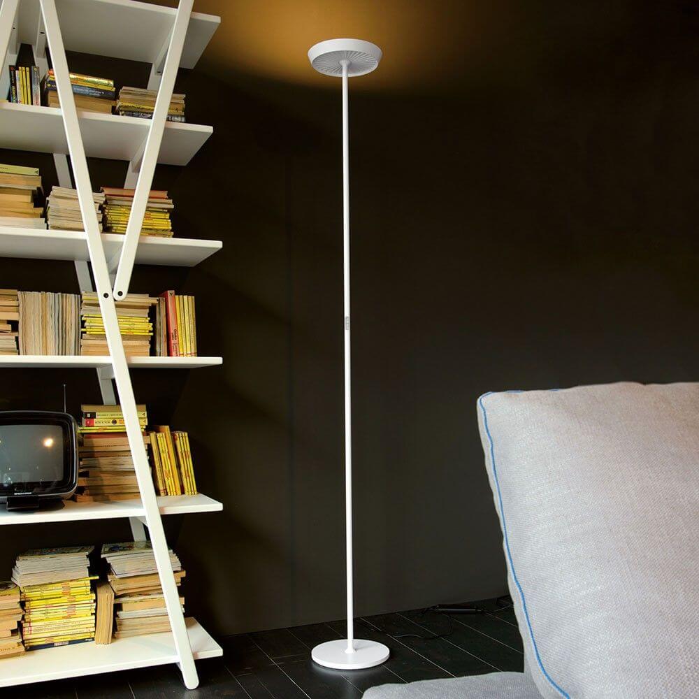 Rotaliana Prince LED-Stehleuchte in Weiß, dimmbar, 4850lm, modernes Design für jedes Wohnzimmer.