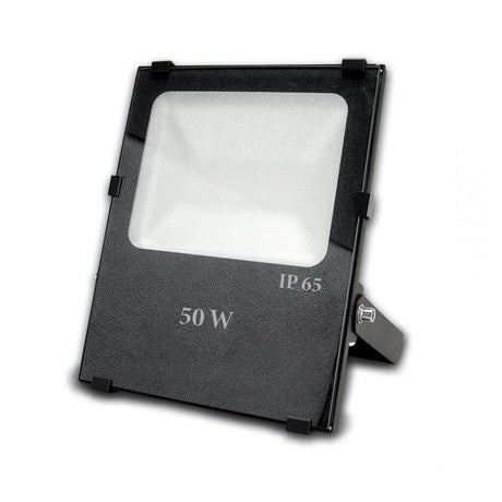 Profi LED Fluter 50W, wasserfest, IP65, ideal für Innen- und Außenbeleuchtung, blendungsreduziert.