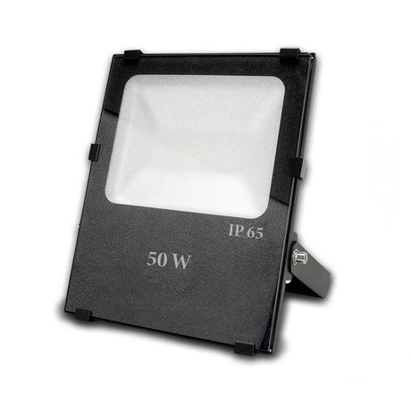 Profi LED Fluter in Anthrazit, 50W, IP66, wasserfest für Innen und Außen, blendungsreduziertes Licht.