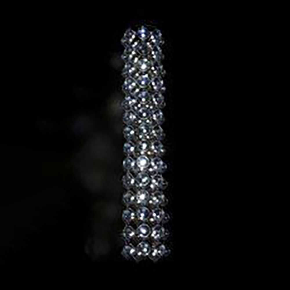 Hightower Design-Stehleuchte 40 in Säulenform mit einzigartigem LED-Design für atemberaubende Beleuchtung.