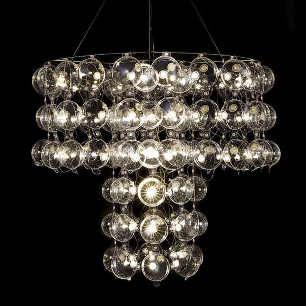 Moderne Kronleuchter King's Design mit Bubbles®-Technologie und 114 LEDs in klarer Form.