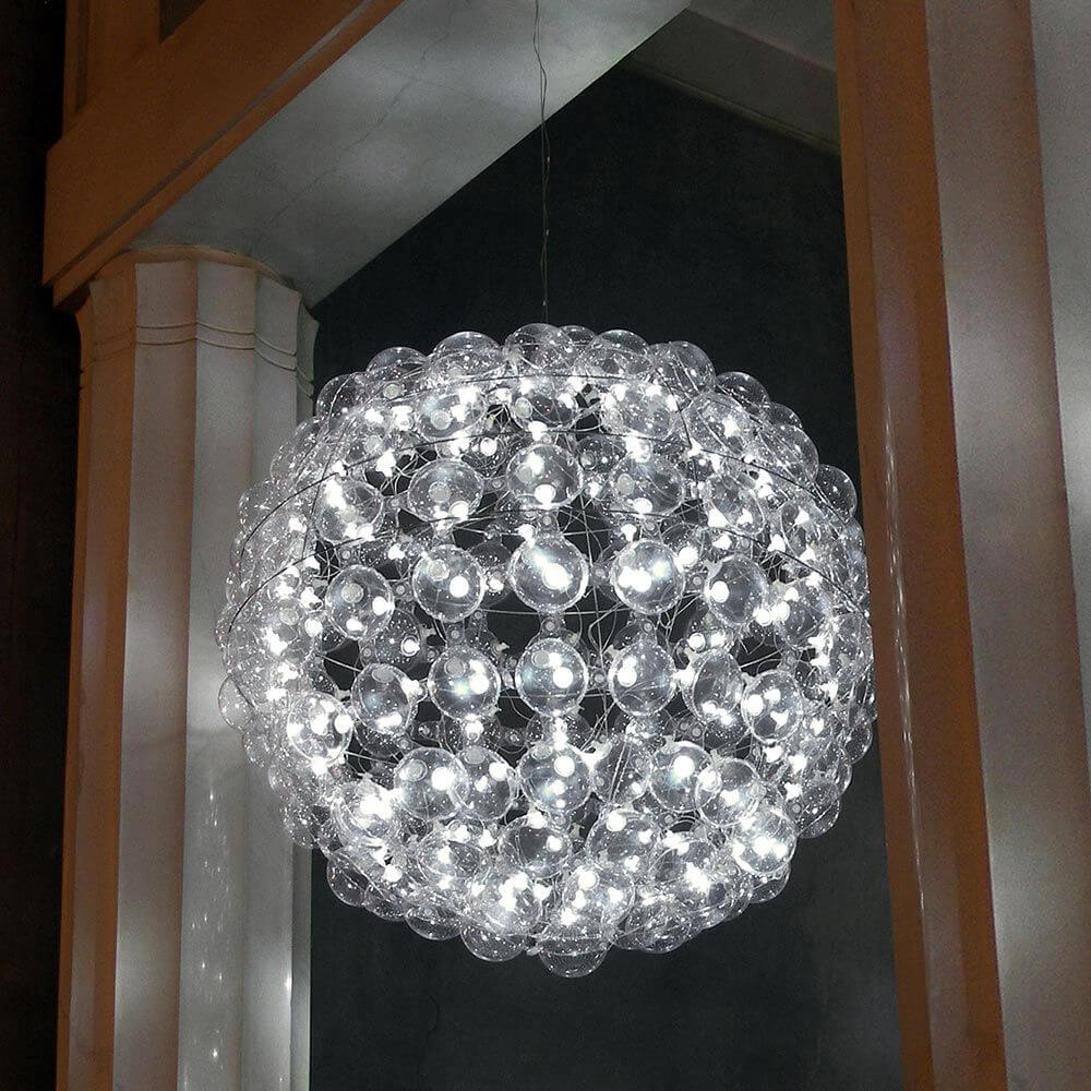 Superstar Design-Kronleuchter 100cm mit 150 transparenten Teilen und LEDs im Bubbles®-System.