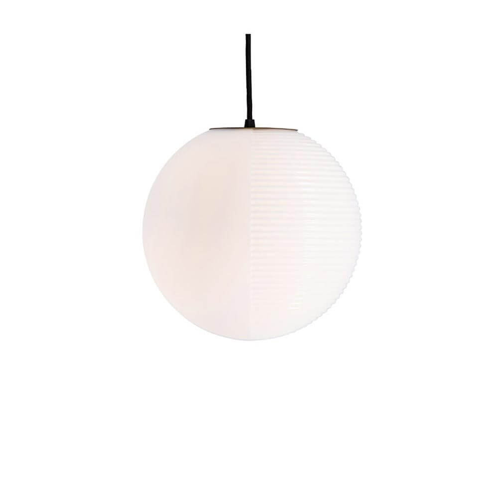 Pulpo LED Pendellampe Stellar Big Ø 39cm mit trüben Transparentfolien und Wellen im Inneren.