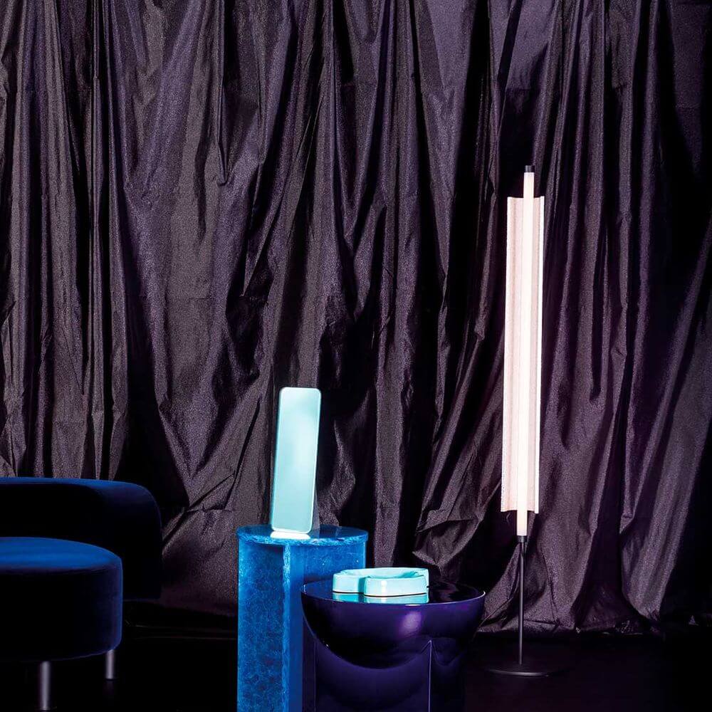 Pulpo LED Stehleuchte RL2 160cm in Schwarz, stilvolle Beleuchtung mit elegantem Design.