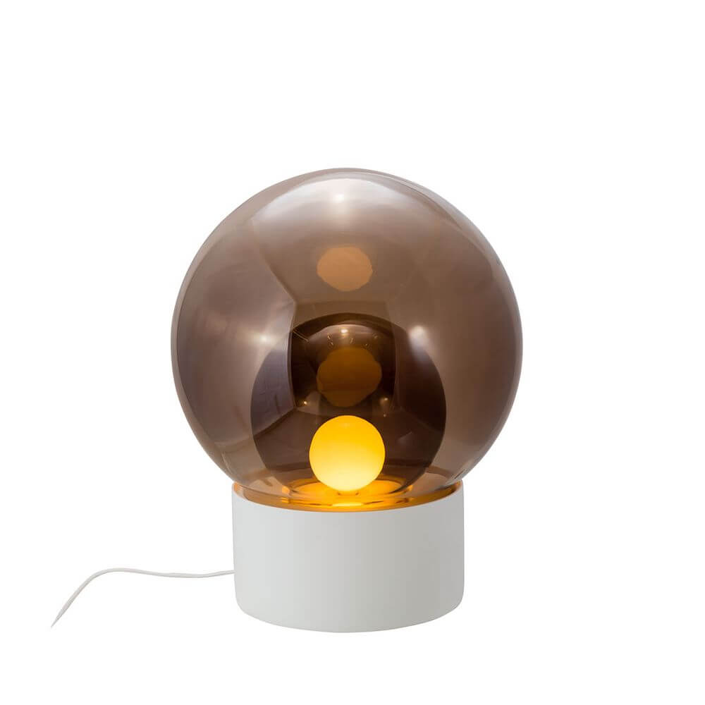 Pulpo LED Tischlampe Boule Medium Ø 58cm mit mundgeblasenem Kugelglas und mattem Porzellanfuß.
