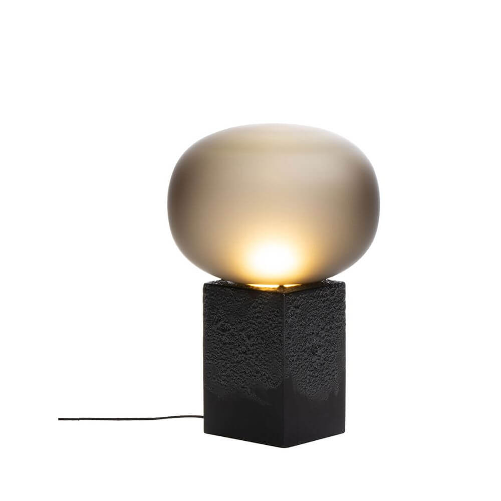 Pulpo LED Tischlampe Magma One in rauem Keramiksockel mit opalisiertem Glasschirm, Ø 40cm, H 60cm.