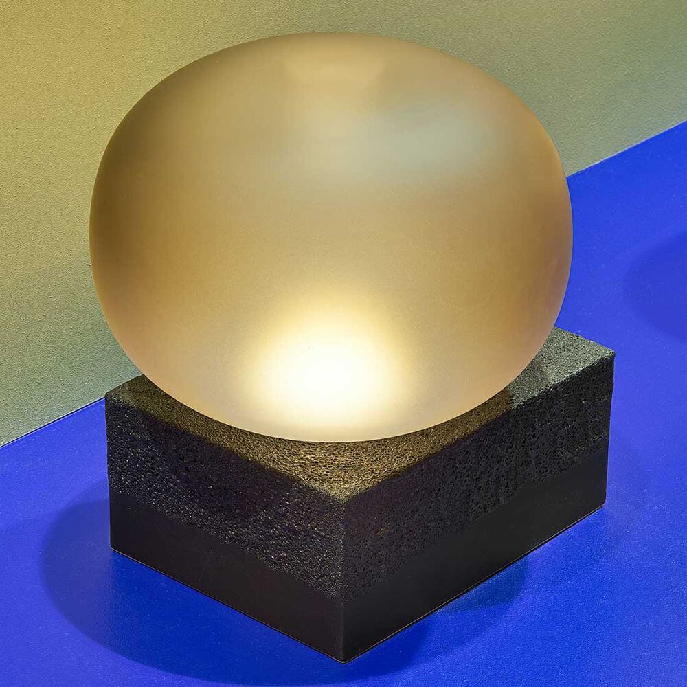 Pulpo LED Tischlampe Magma One, Ø 40cm, handgefertigtes Glas auf keramischem Sockel, modernes Design.