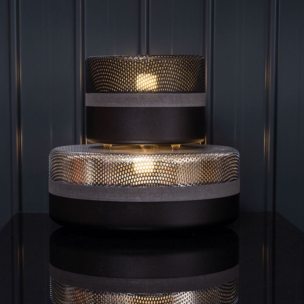 Pulpo LED Tischlampe Steel Drop Big Ø 32cm, modernes Design mit Stahlgehäuse und Lichtspielen.