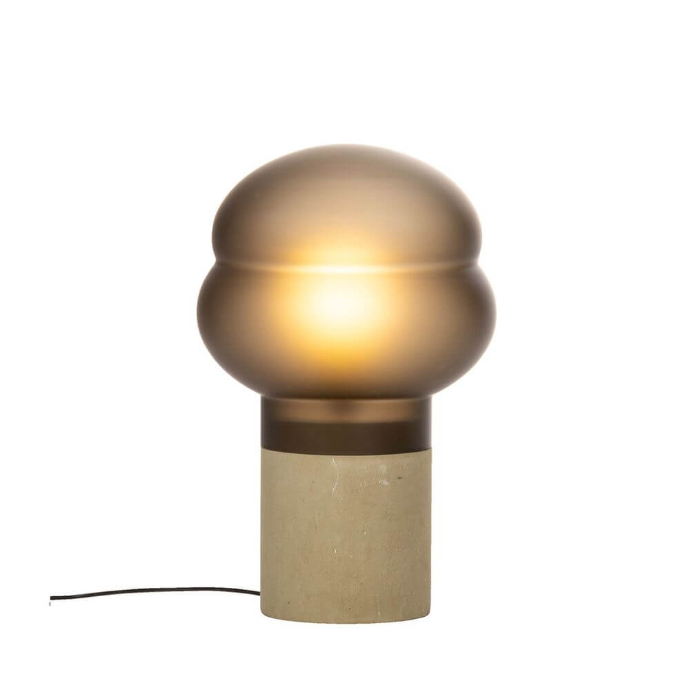 Kumo LED Tischleuchte in runder Form mit warmem Licht und modernem Design, 54 cm hoch, Ø 35 cm.