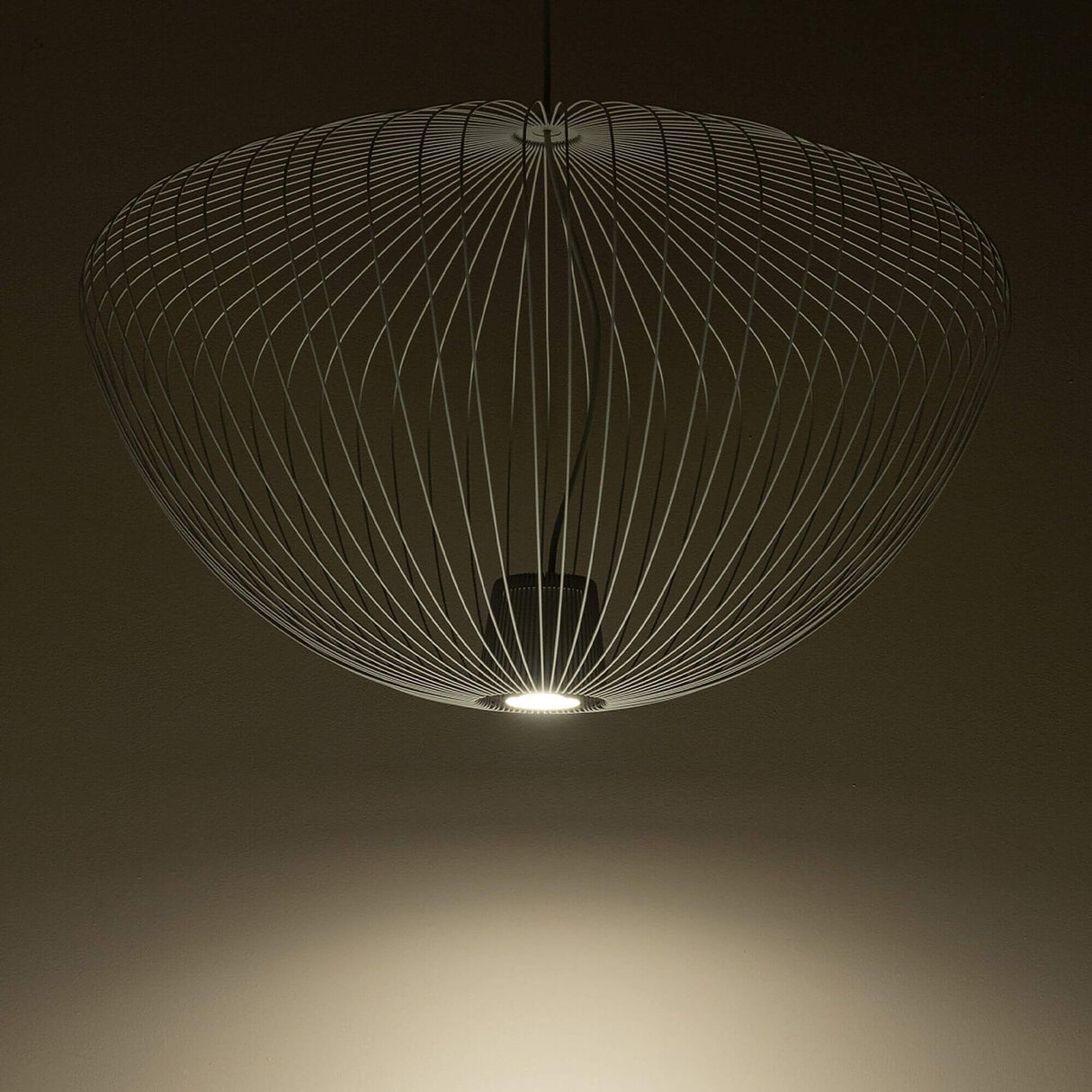 Pumpkin L Hängeleuchte Ø 70cm H 45cm in modernem Design und klarer Linienführung
