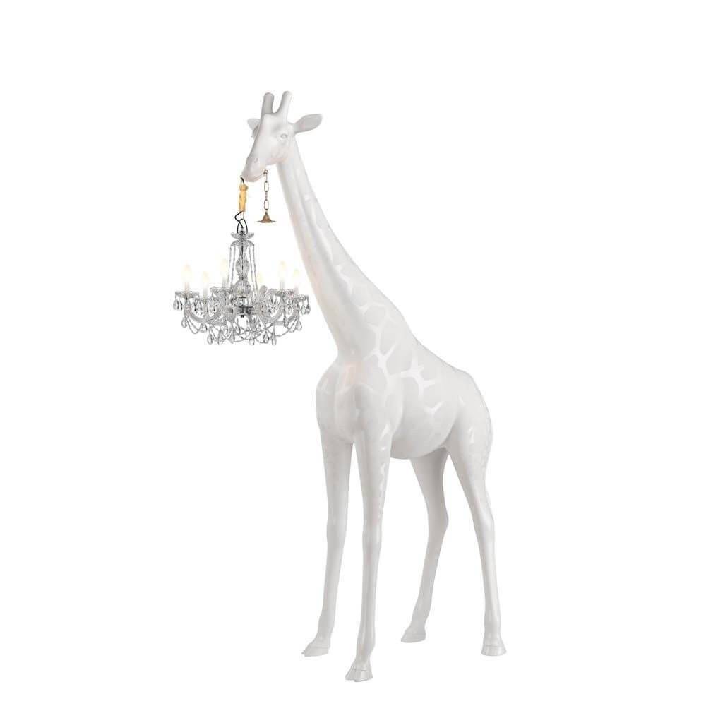Giraffe in Love M Outdoor Stehleuchte 265cm mit klassischem Kronleuchter im Marie-Thérèse-Stil.