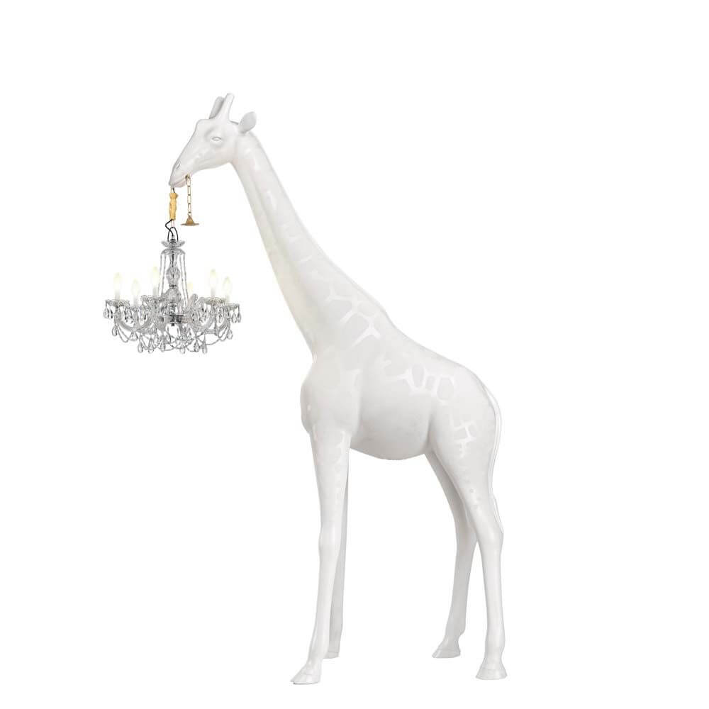 Giraffe in Love M Outdoor Stehleuchte 265cm mit Kronleuchter im Marie-Thérèse-Stil, wasserdicht und elegant.