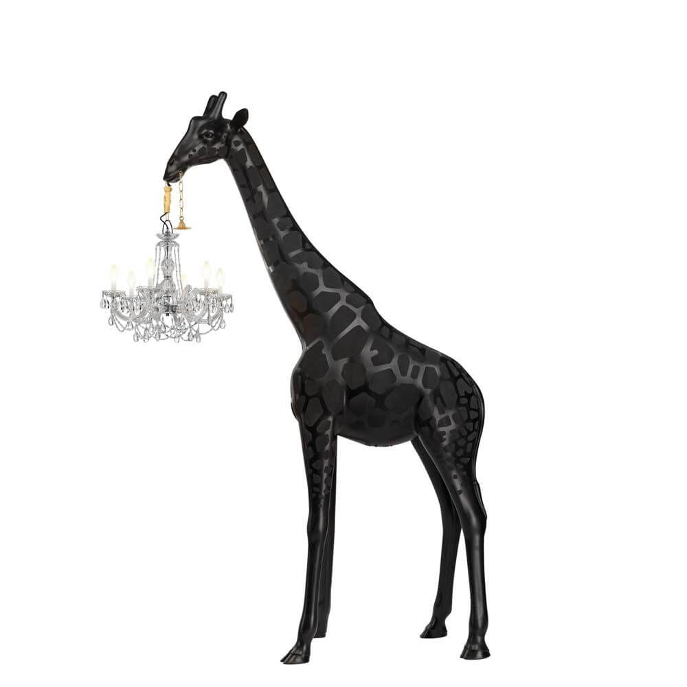 Giraffe in Love M Outdoor Stehleuchte 265cm - elegante Giraffen-Leuchte mit Kronleuchter im Marie-Thérèse-Stil.
