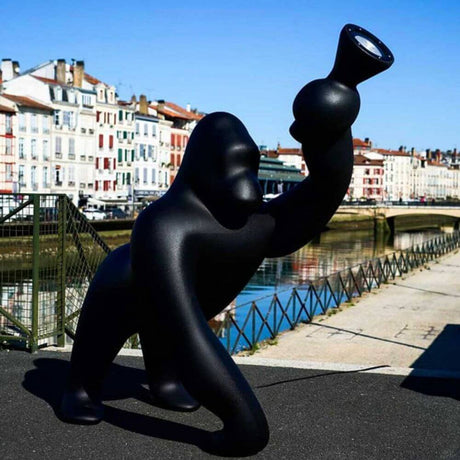 Kong XL floor lamp gorilla, a stylish floor lamp in the shape of a gorilla, ideal for indoor and outdoor use.