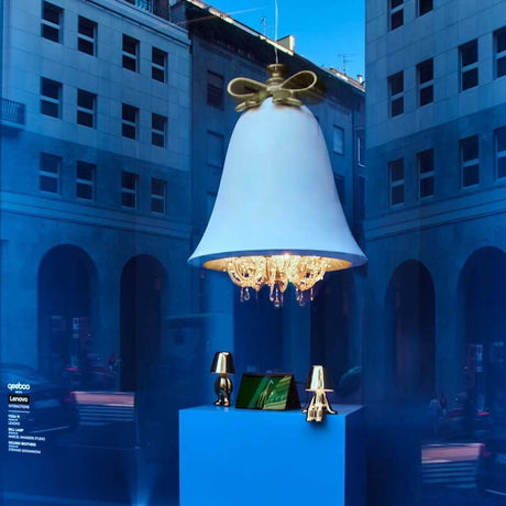 Mabelle Kronleuchter 12-flammig in modernem Design, erhältlich bei Qeeboo.