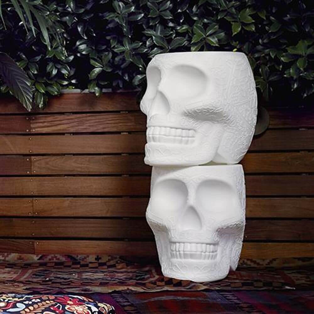 Mexico Akku LED Topf mit Fernbedienung, ein skurriler Pflanztopf im Totenschädel-Design für Garten oder Innenbereich.