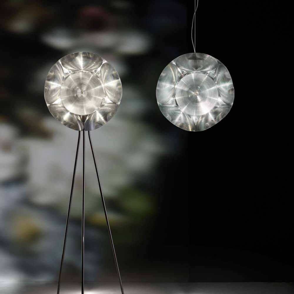 Pitagora Stehleuchte mit Dimmer, modernes Design, optimaler Lichtstreuung, elegante Raumbeleuchtung in zwei Varianten.