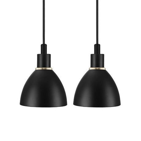 Podwójna lampa wisząca Ray czarna z nowoczesnym skandynawskim designem, idealna do kuchni i jadalni.
