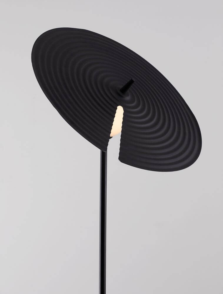 Reflet Stehlampe Schwarz, Weiß mit modernem Design und filigraner Acrylscheibe zur sanften Beleuchtung.