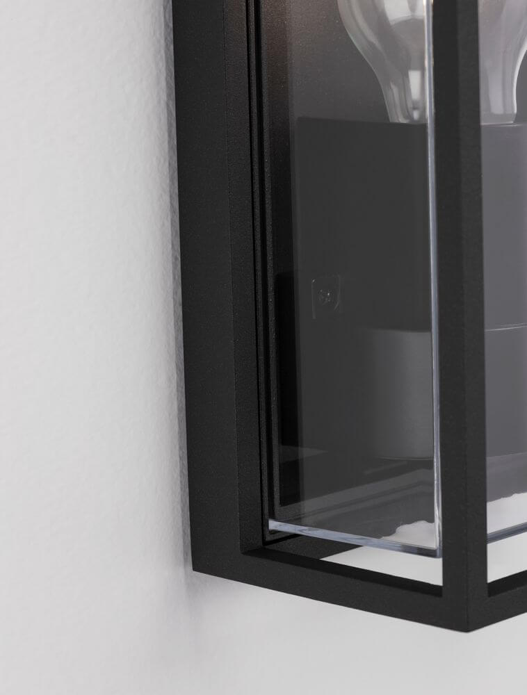 Detailansicht der Regina Außenwandleuchte Einfach Verglast E27 Anthrazit IP65 mit klaren Linien und Aluminiumrahmen.