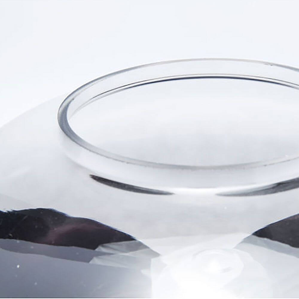 Detailansicht der Retro Tischleuchte Goblet Ball Chrom mit klarem Glaszylinder und modernem Design.