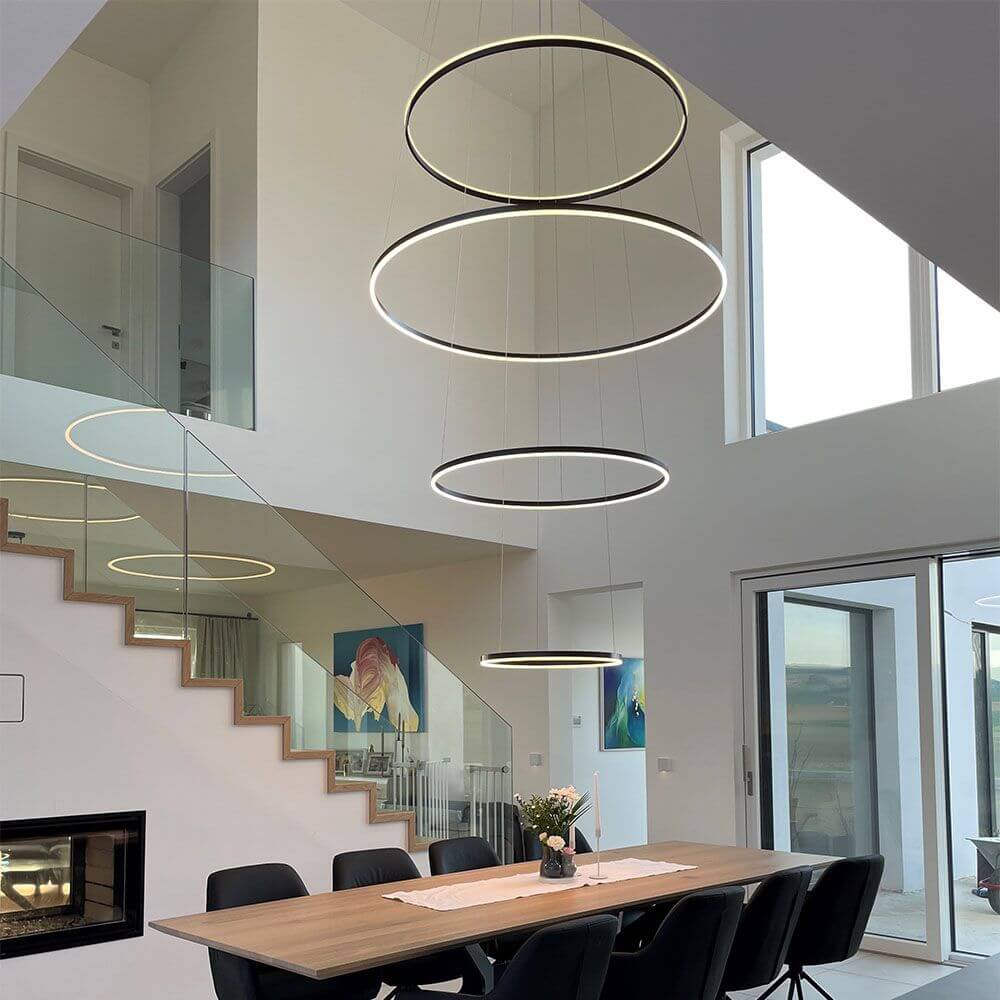 s.luce Ring Umbau zentrisch (ohne LED-Ringe) mit modernem, minimalistischen Design in einem hellen Raum.