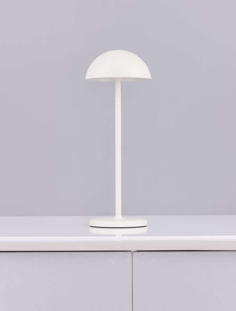 Rose LED Außentischleuchte 3000K IP54 in minimalistischer, eleganter weißer Ausführung auf einem Tisch.
