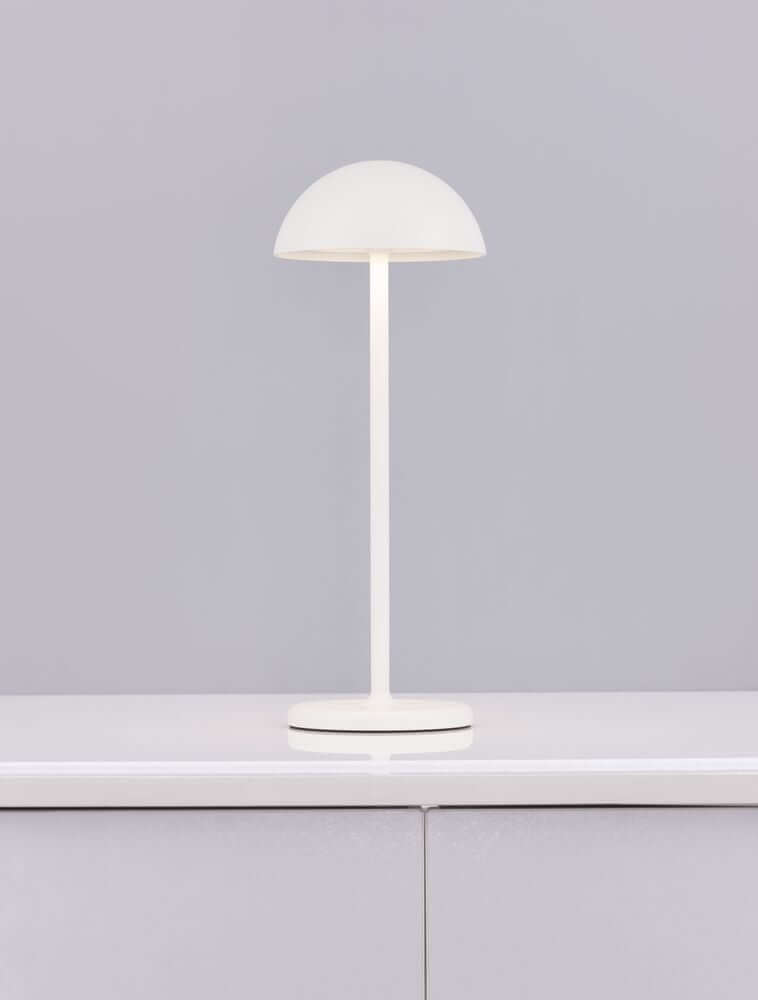 Rose LED Außentischleuchte 3000K IP54 in elegantem Design auf einem Tisch.