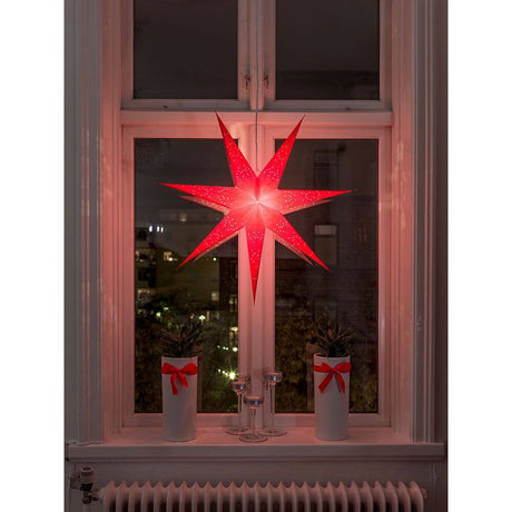 Roter Papierstern perforiert und rot bestickt 7 Zacken ohne Leuchtmittel dekorativ im Fenster platziert.