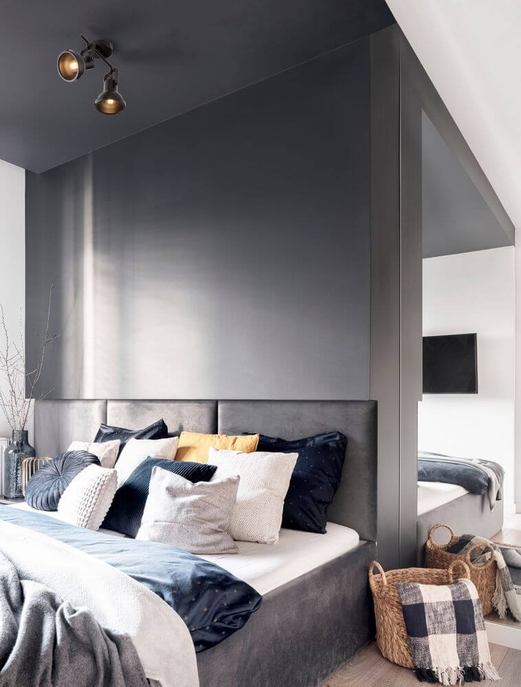 Ruvi Deckenleuchte GU10 2-flammig Schwarz in modernem Schlafzimmer mit industriellem Design