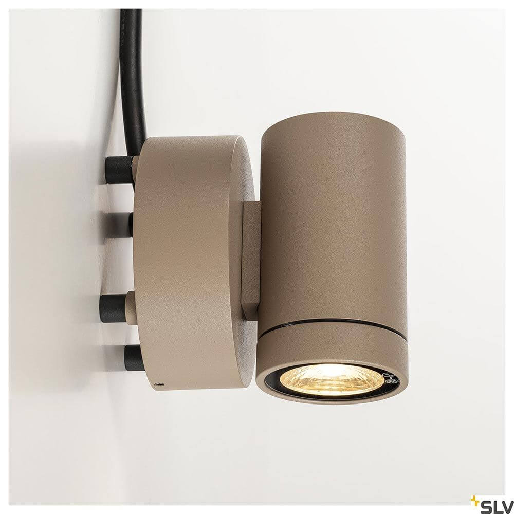 Abstandshalter Set für Wandaufbauleuchten an einer Wand montiert, anthrazitfarben, für einfache Montage von Leuchten.