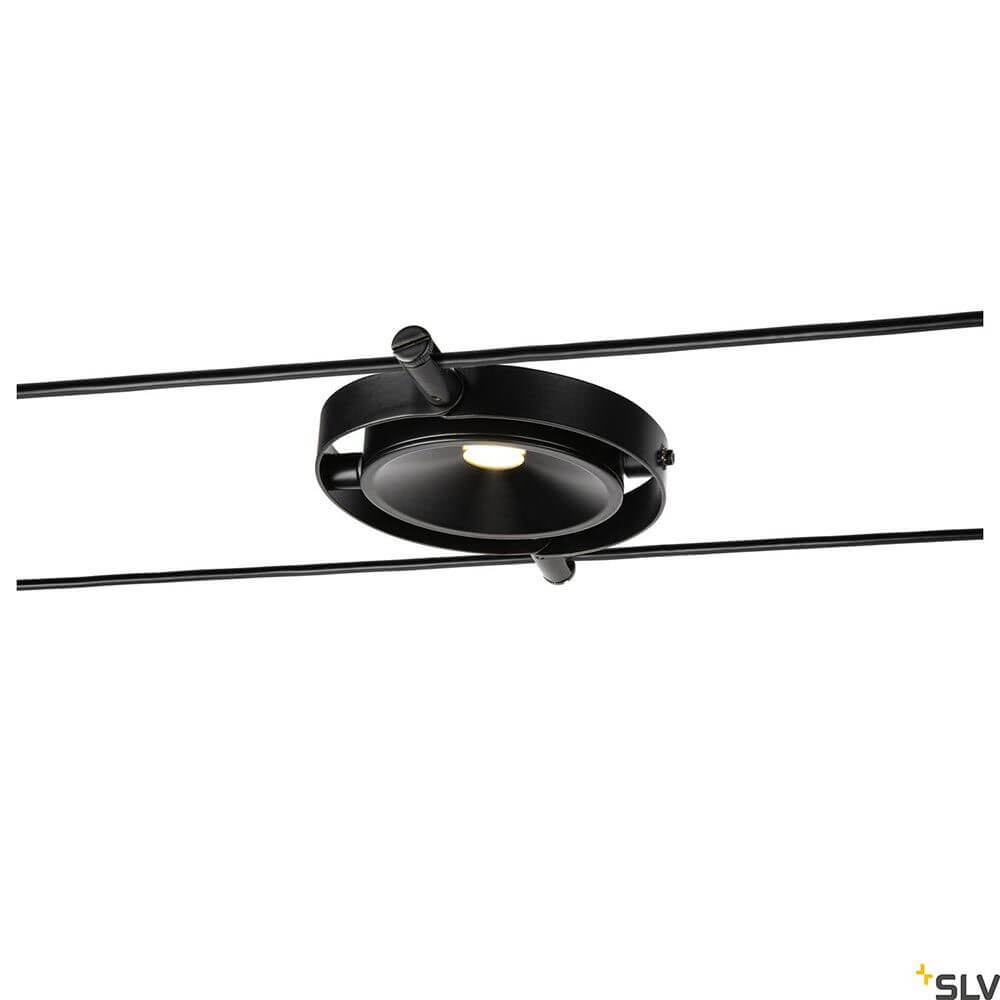 Durno LED Seilleuchte für Tenseo Niedervolt-Seilsystem installiert in einem modernem Interieur.
