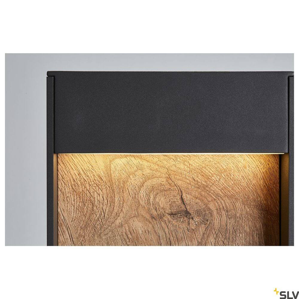 Flatt Pole 65 Fl 3000K Anthrazit, Braun - Detailansicht mit Holz- und Metalloberfläche.