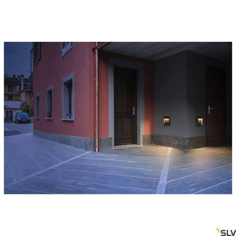 Flatt Outdoor LED Wall Lamp 3000K IP65 Anthracite on an outdoor wall at night