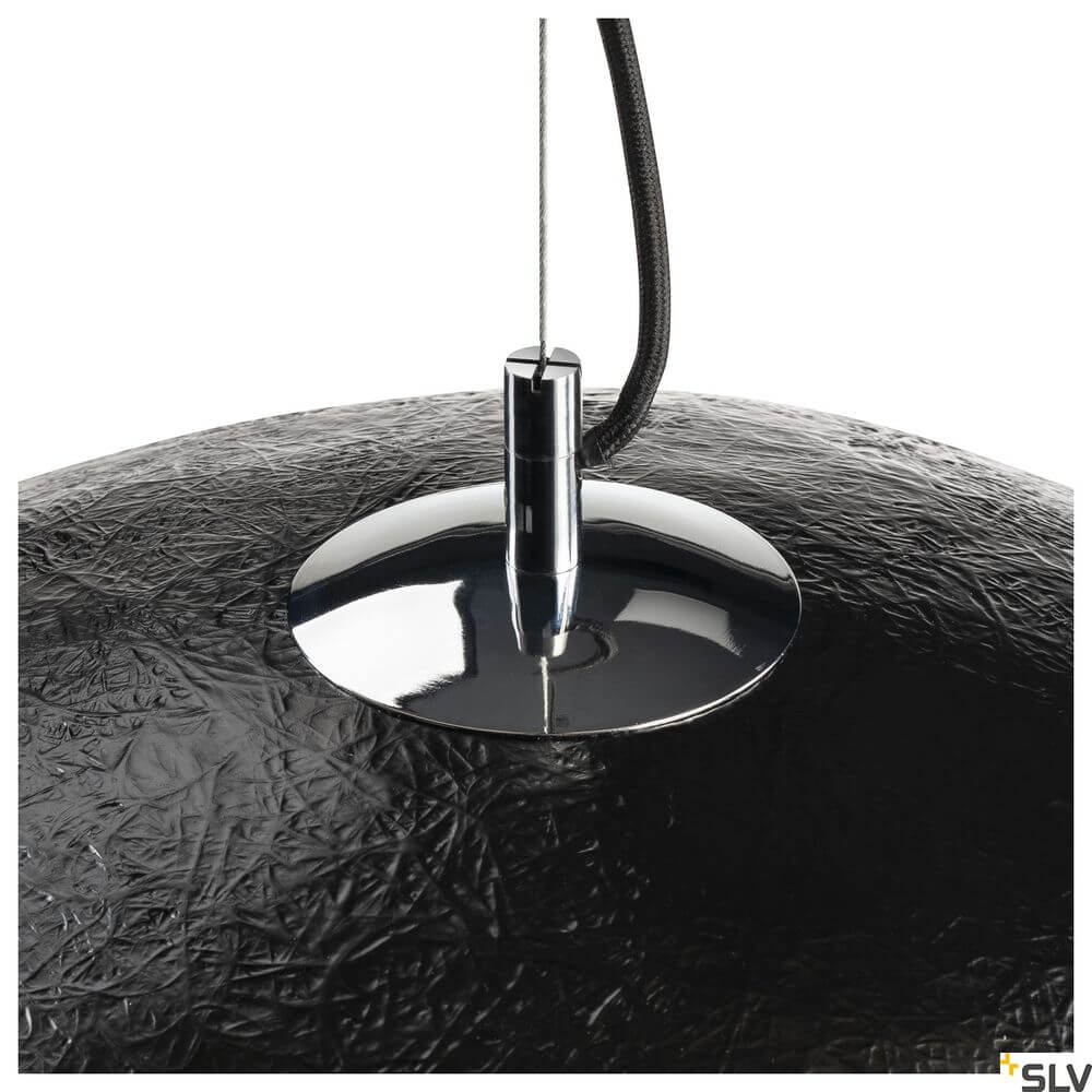 Forchini L 70 E27 Pendellampe Schwarz, Gold Detailaufnahme der Pendelleuchte mit schwarzem Schirm und verchromtem Aufhängungselement.