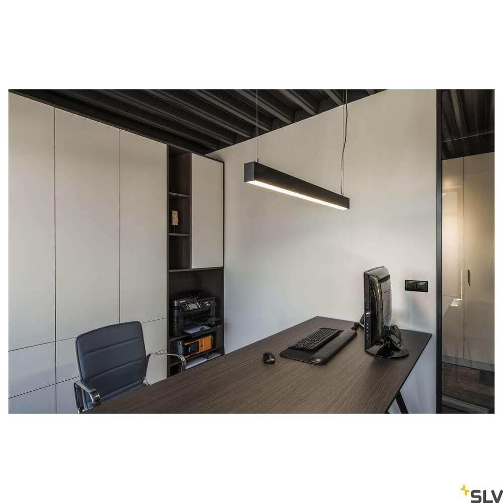 Glenos 1M Pendellampe Schwarz 4000K in modernem Büro mit stilvollem Arbeitsplatz und eleganter Beleuchtung.