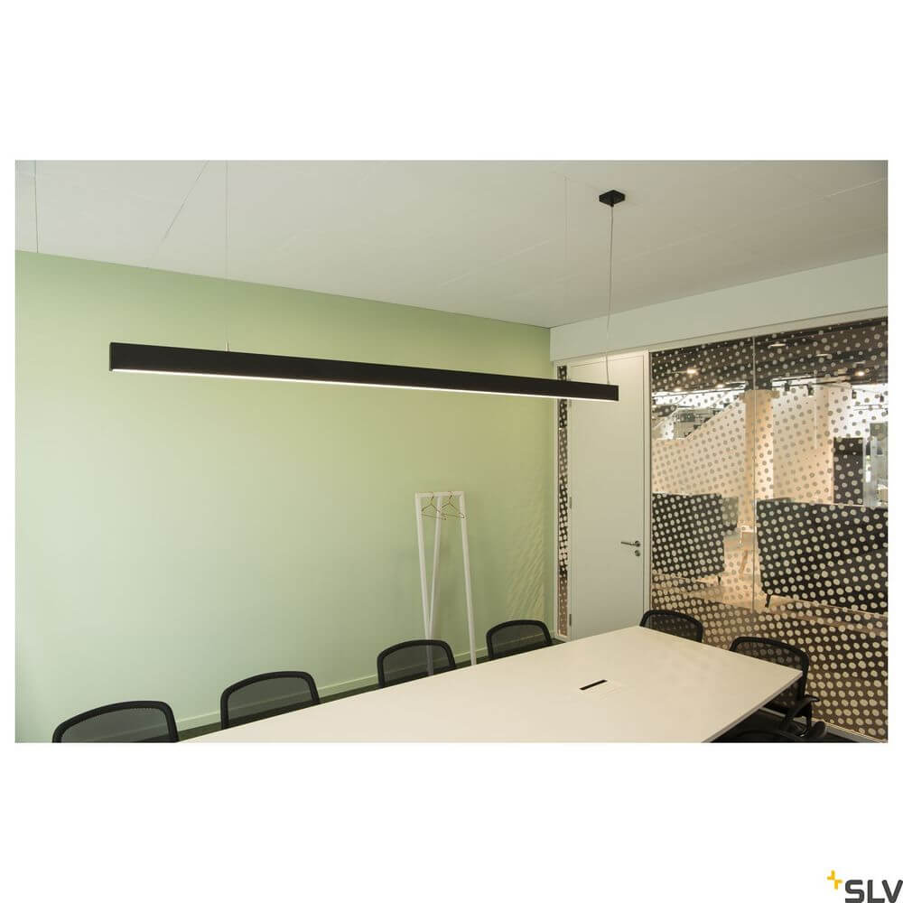 Glenos 2m Pendellampe in Schwarz, 4000K, beleuchtet modernen Besprechungsraum mit minimalistischer Ästhetik.