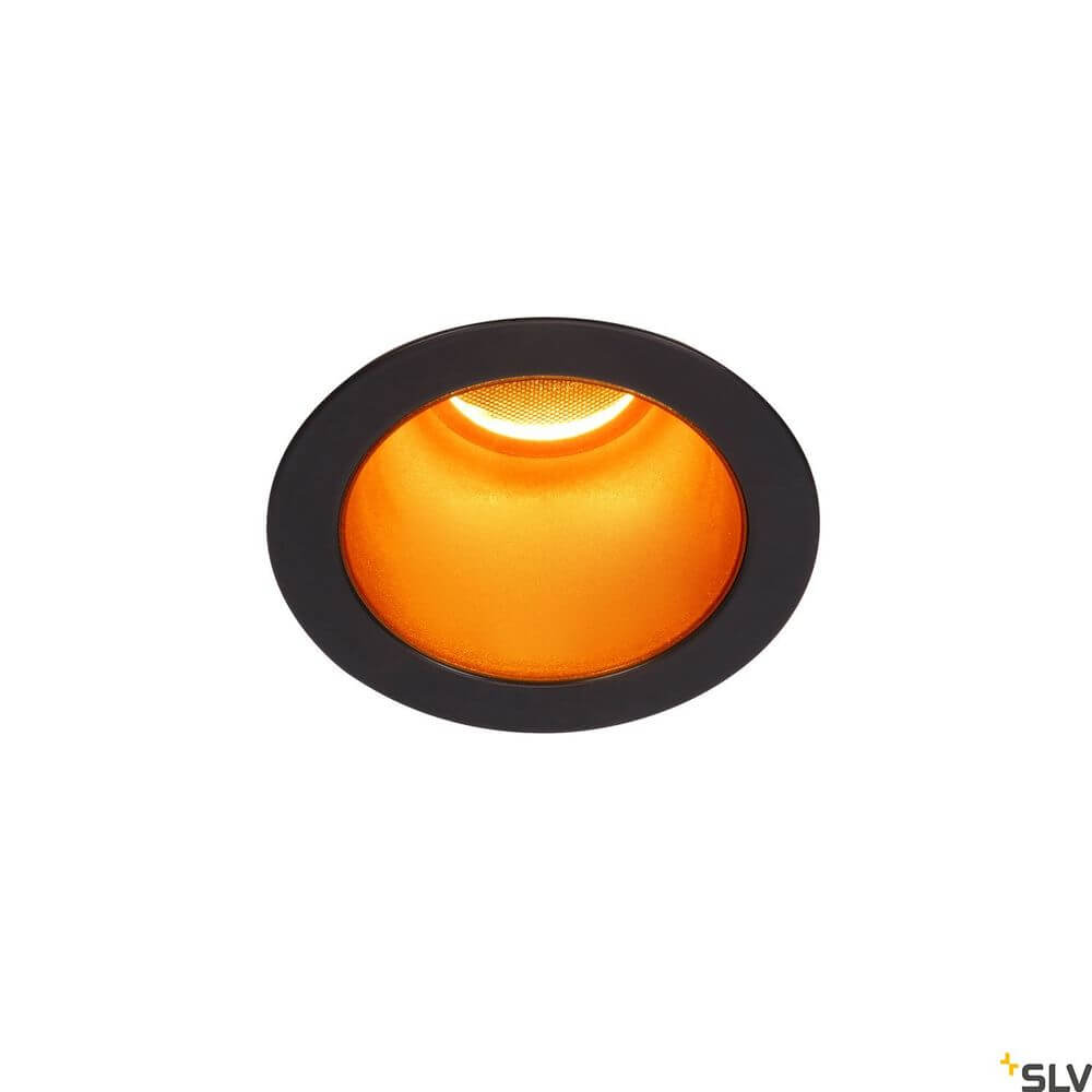 Horn Magna Einbaulampe 3000K Schwarz, Gold mit orangenem Licht in runder Form.