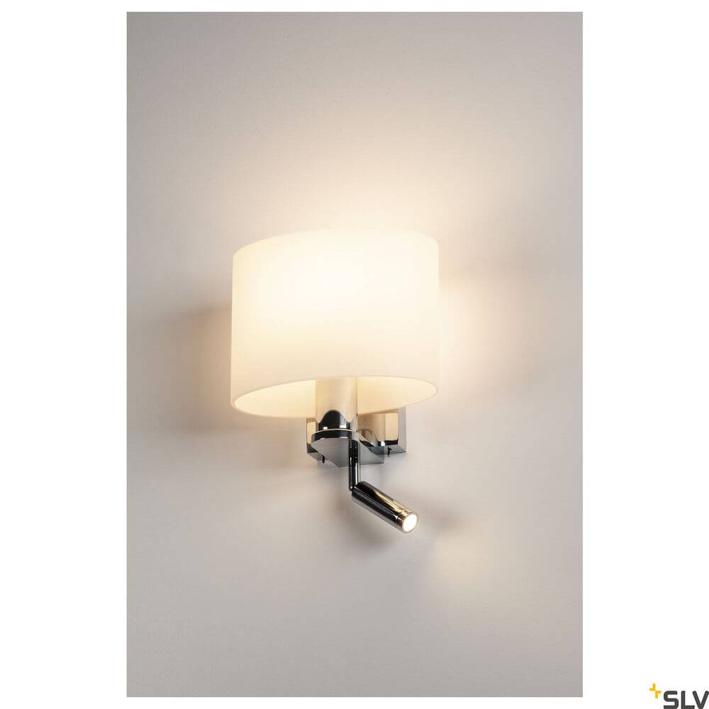 Kenkua Spot Wandlampe E27 Chrom 3000K an einer Wand montiert mit modernem Design.