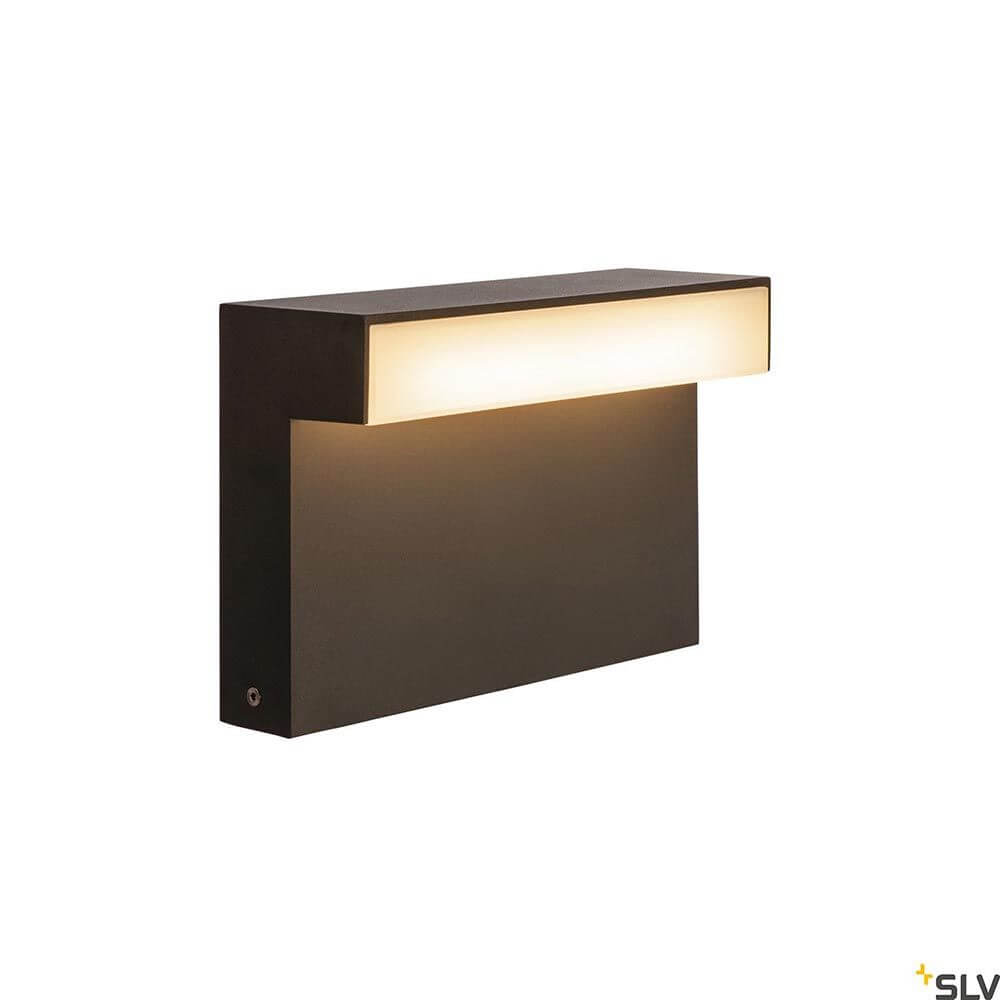 L-Line LED Wegleuchte Outdoor IP65 CCT in modernem Design für Gärten und Wege mit warmem Licht.