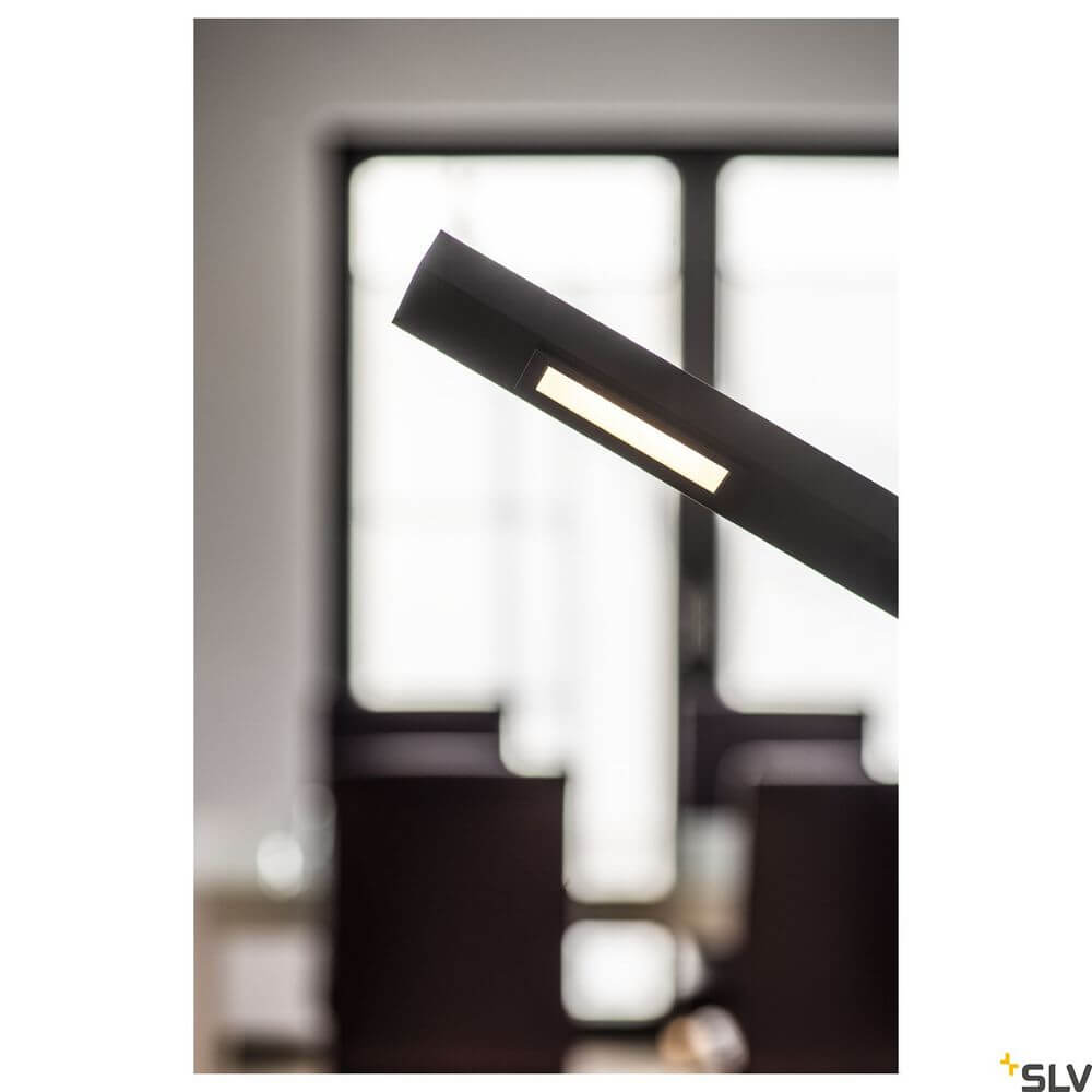 Mecanica Plus FL Büro-Stehlampe 2700-6500K Schwarz im modernen Büro mit indirektem Licht.