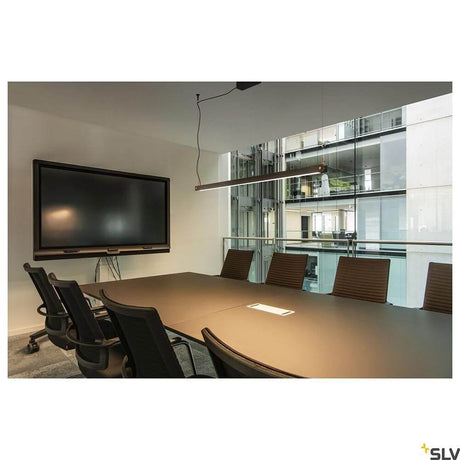 Noya LED Pendelleuchte CCT in modernem Konferenzraum mit schlankem Design und CCT-Lichtfarbe