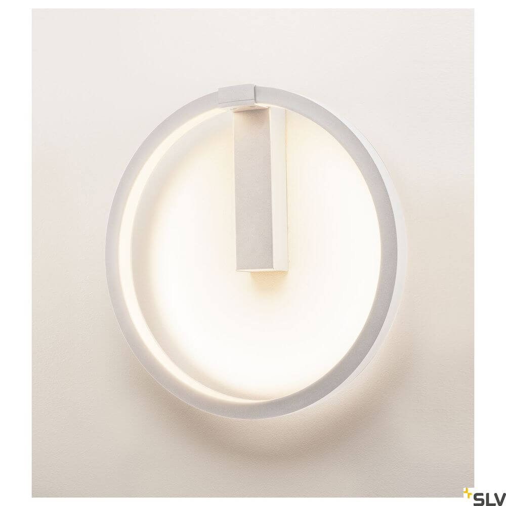 One 40 Wandlampe Dali 3000-4000K Weiß an der Wand, modernes und elegantes Design in Weiß