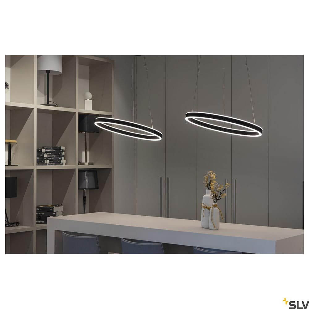 Moderne One LED Pendelleuchte Dali Up&Down Ø 60cm in stilvollem Wohnraum mit eleganter Beleuchtung.