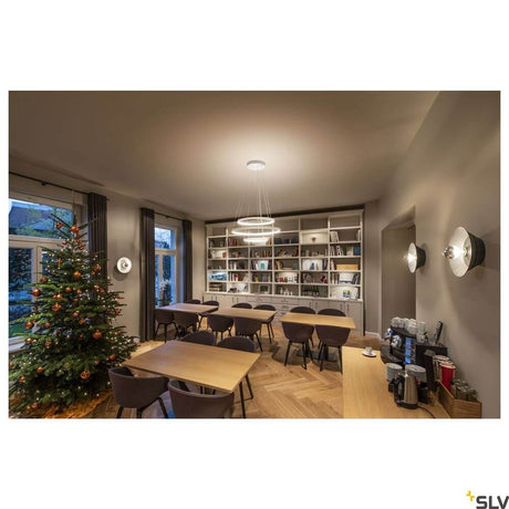 One Triple pendant light Dali 3000/4000K white in a modern dining room with Christmas tree and bookshelf.