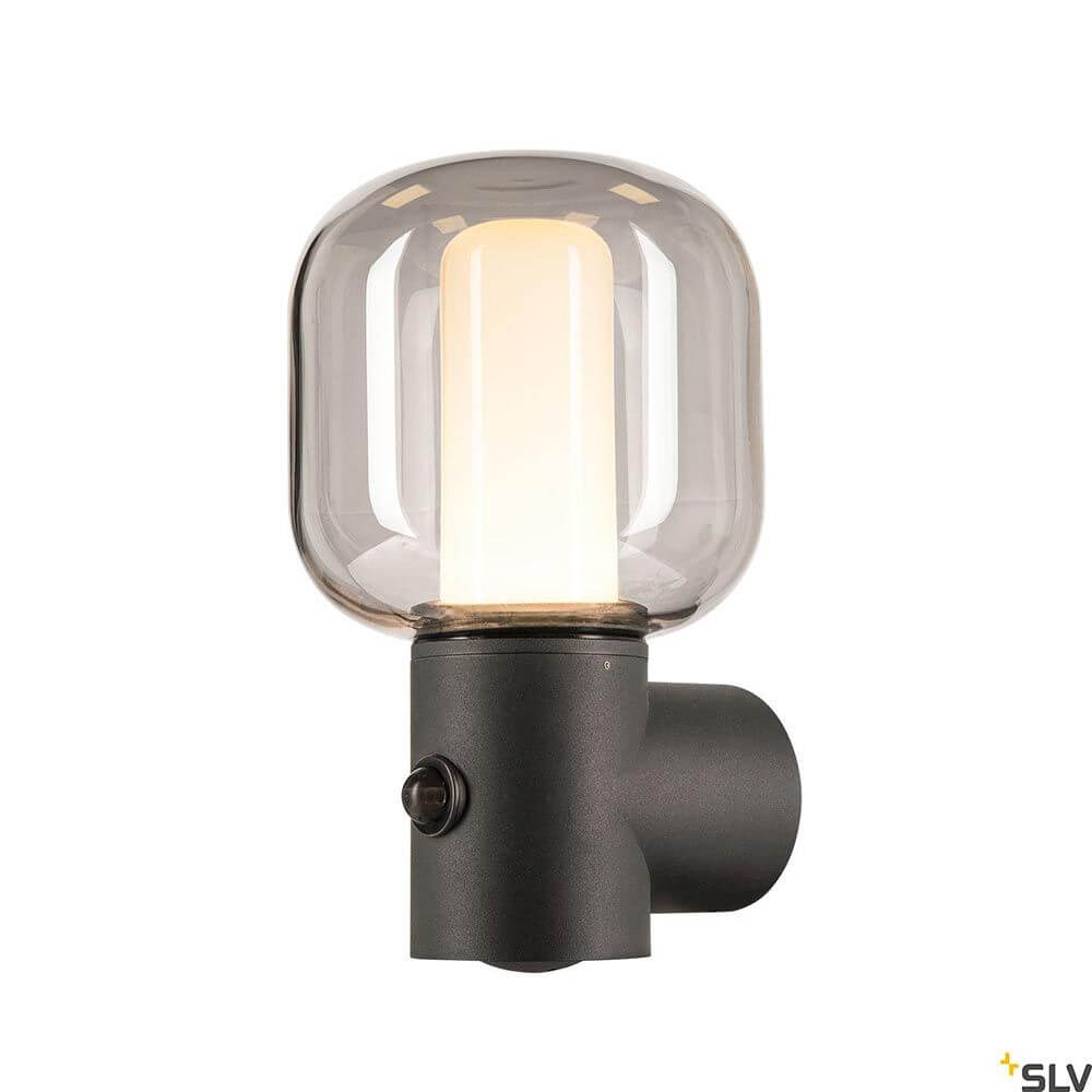 Ovalisk Sensor LED Wandaufbauleuchte Outdoor CCT mit echtem Glas und modernem Design.
