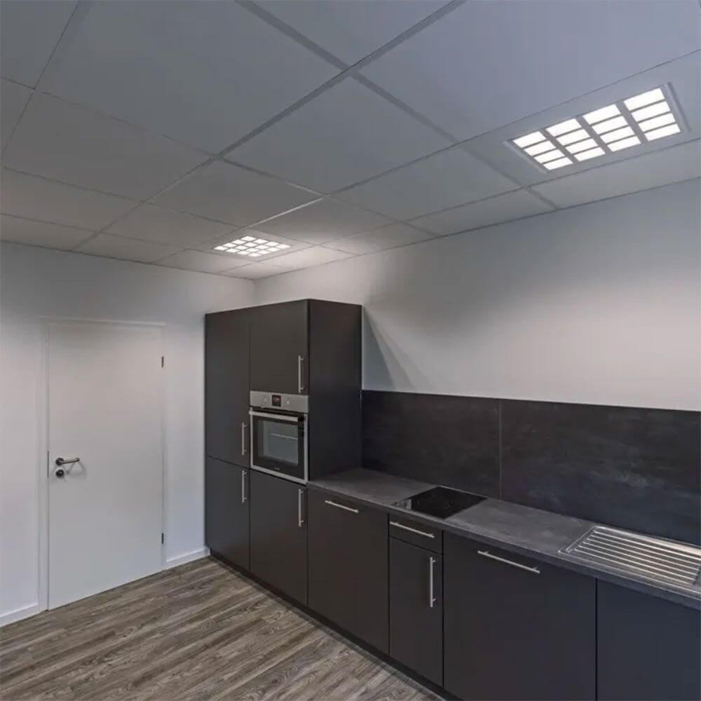 Pavano 600 Decken-Einbaulampe Weiß 3000K installiert in modernem Kücheninterieur.