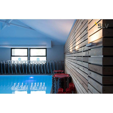 Pema LED Udendørs væglampe IP54 hvid i en moderne swimmingpoolstemning