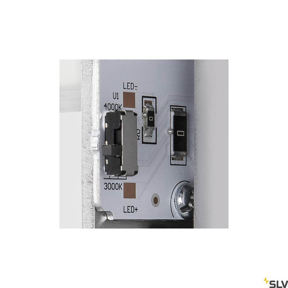Detailansicht der Pema LED Wandaufbauleuchte Outdoor CCT mit CCT-Switch für Lichtfarben 3000K und 4000K.